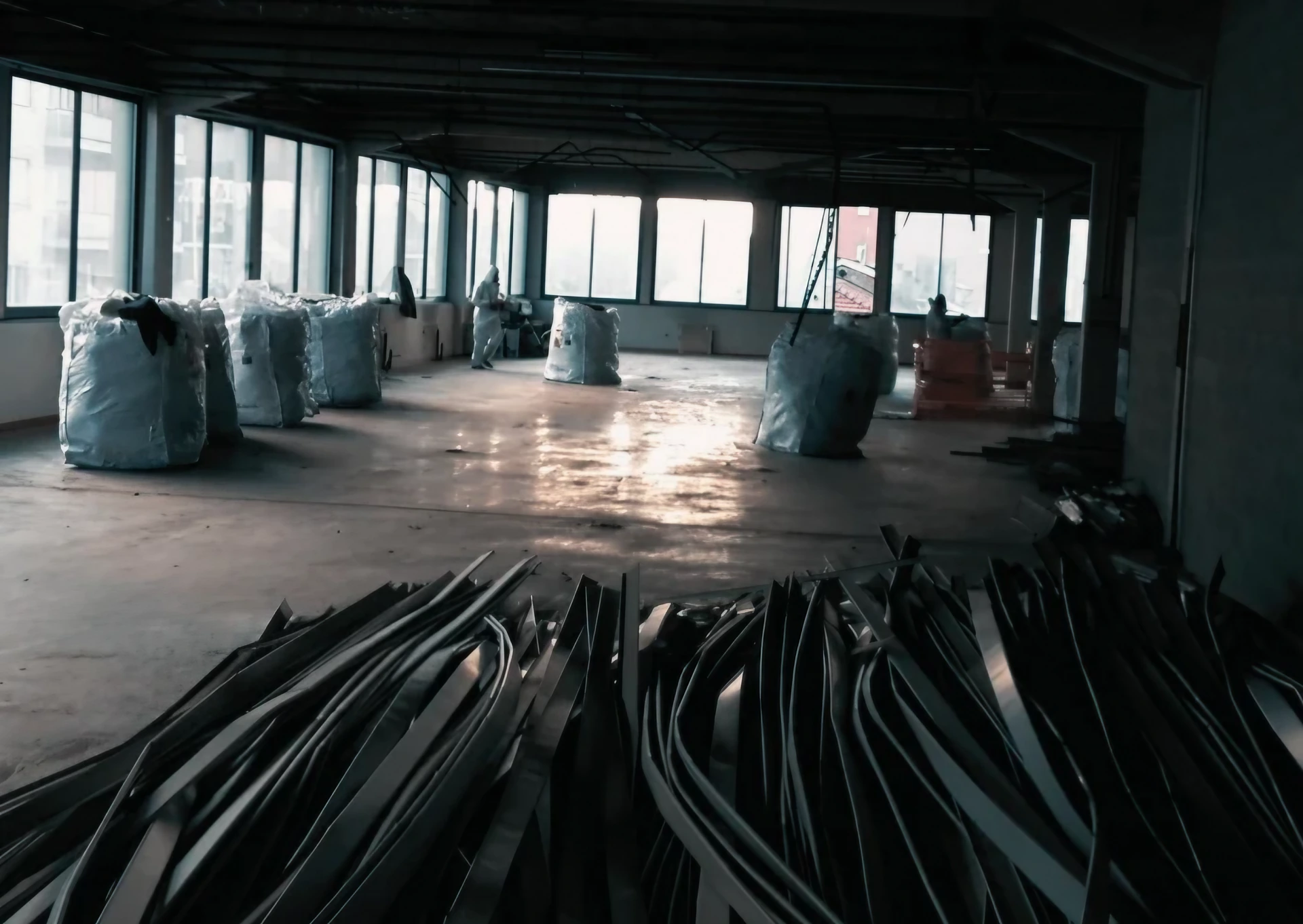 Cantiere bonifica amianto: sacchi, operatore, strip out e gestione rifiuti
