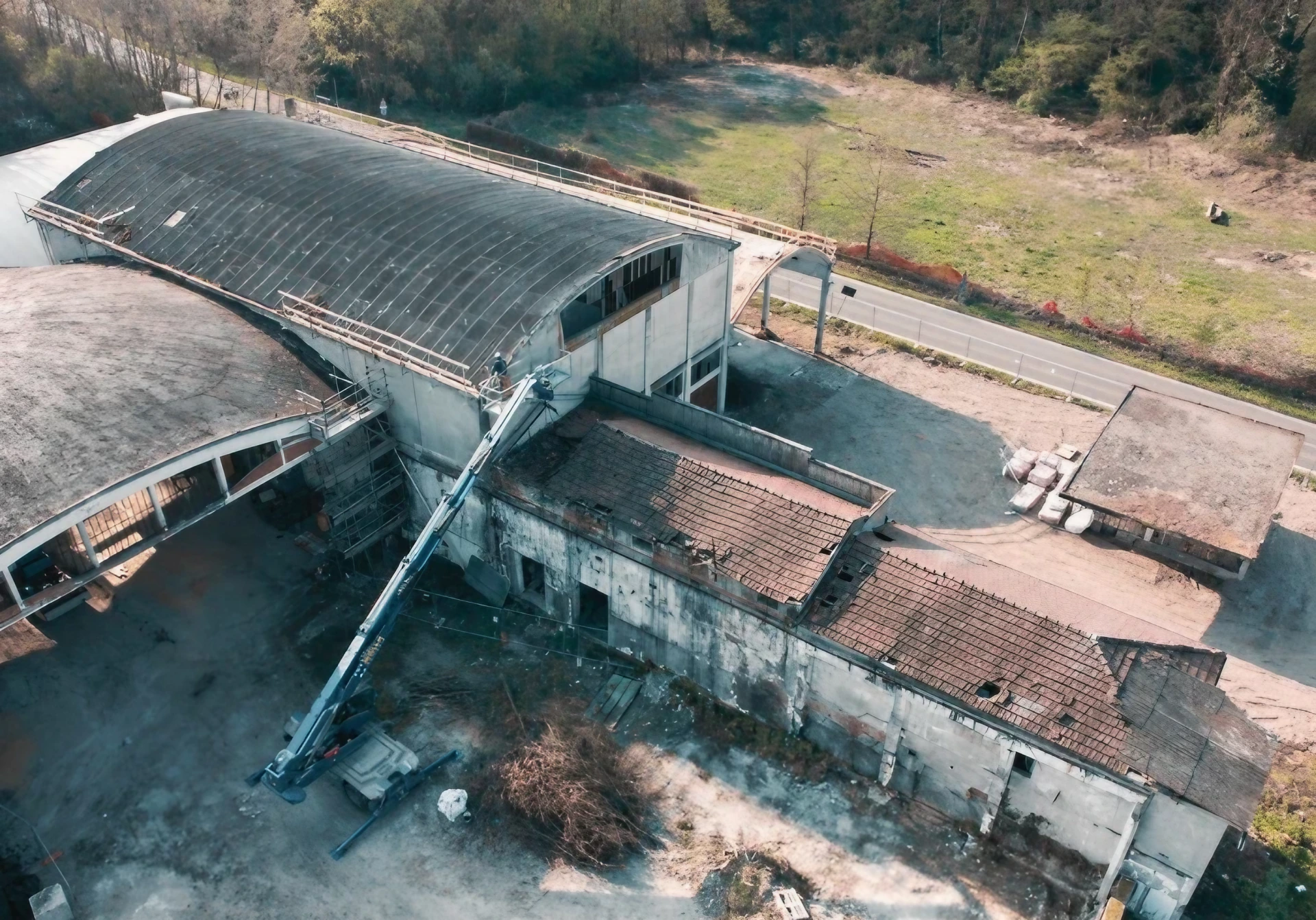 Cantiere industriale: lavori tecnici, bonifica amianto e strip out